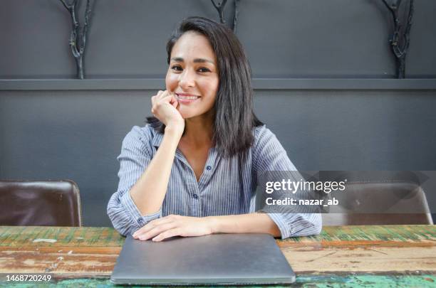 smiling woman with hand on chin. - new zealand business stock pictures, royalty-free photos & images