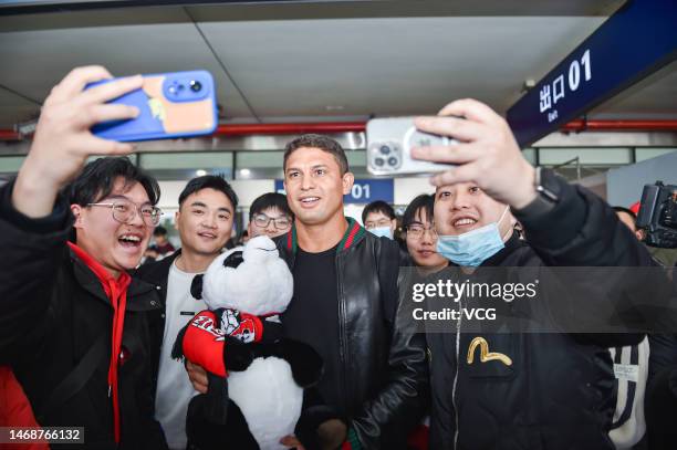 Chengdu Rongcheng FC new signing Elkeson, aka Ai Kesen, is welcomed by fans at Chengdu Shuangliu International Airport on February 23, 2023 in...
