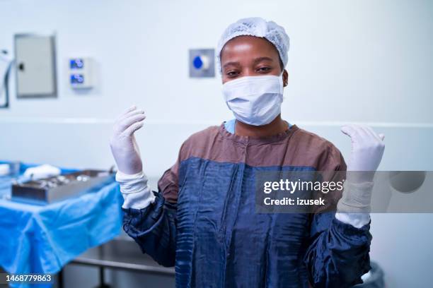 portrait of confident surgeon standing in emergency room - operating gown stock pictures, royalty-free photos & images