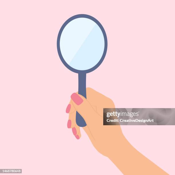 weibliche hand hält spiegel - frau schaut mode stock-grafiken, -clipart, -cartoons und -symbole