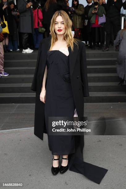 Camille Rowe is seen arriving at the Prada fashion show during the Milan Fashion Week Womenswear Fall/Winter 2023/2024 on February 23, 2023 in Milan,...