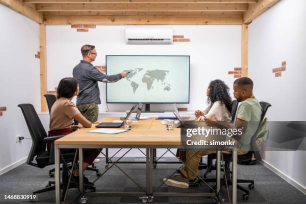 businessman showing map - projection screen stock pictures, royalty-free photos & images
