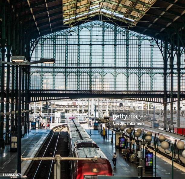 gare du nord railway station, paris, france - ガールデュノール ストックフォトと画像