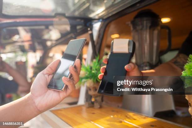 qr code coffee shop car - food truck payments stock pictures, royalty-free photos & images