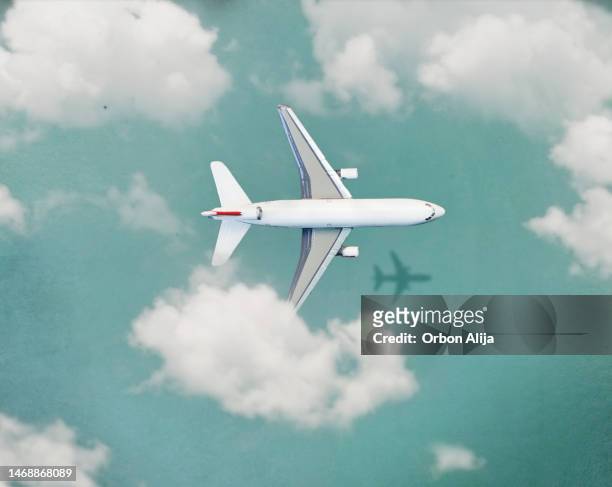 airplane flying over the sea - airplane shadow stock pictures, royalty-free photos & images