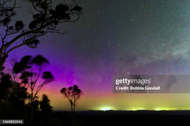 aurora australis seen from mount dale - armadale, western australia - armadale western australia stock pictures, royalty-free photos & images