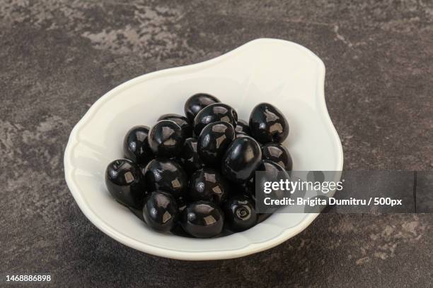 high angle view of blueberries in plate on table,vaslui,romania - oliva nera foto e immagini stock