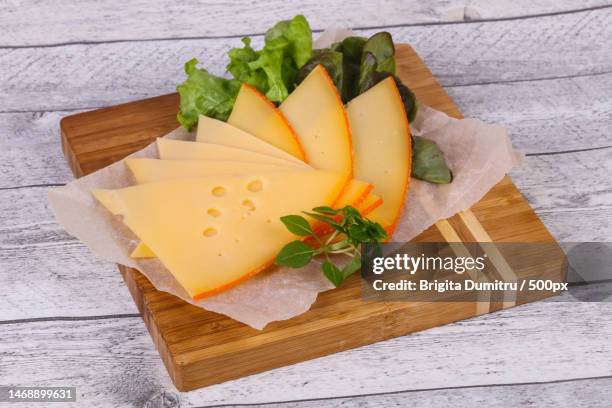 high angle view of cheese on cutting board,vaslui,romania - gouda stockfoto's en -beelden