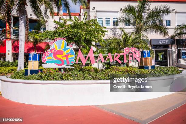 st. maarten sign at the dock - philipsburg sint maarten stockfoto's en -beelden