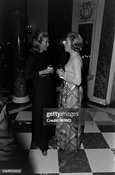 Louise Shepard speaks to a guest at a dinner dance hosted by Lynn Wyatt.