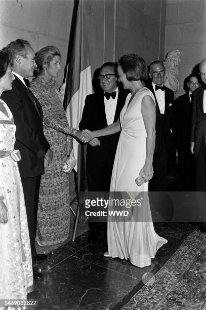 Lise-Marie Sauvagnargues, Jean Sauvagnargues, .Nancy Kissinger, Henry Kissinger, Katharine Graham, and guests attend a party at the National Gallery...