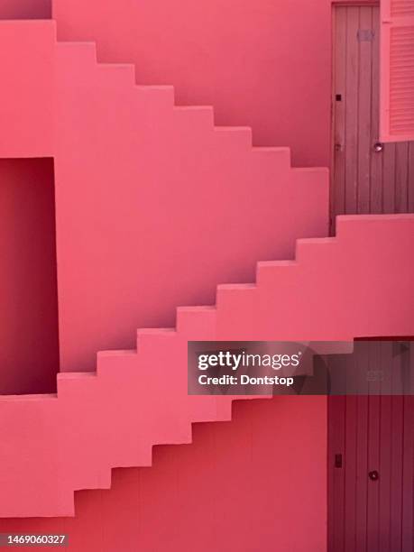 the postmodern apartment complex 'la muralla roja', the red wall, by architect ricardo bofill in calpe, spain - ricardo bofill sr stock pictures, royalty-free photos & images