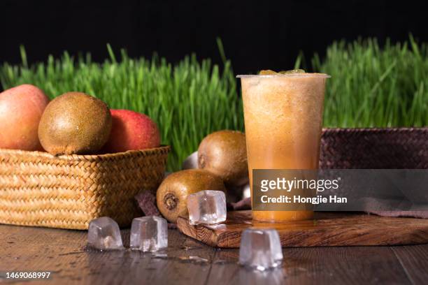 summer ice drink fruit juice. - 森林 stockfoto's en -beelden