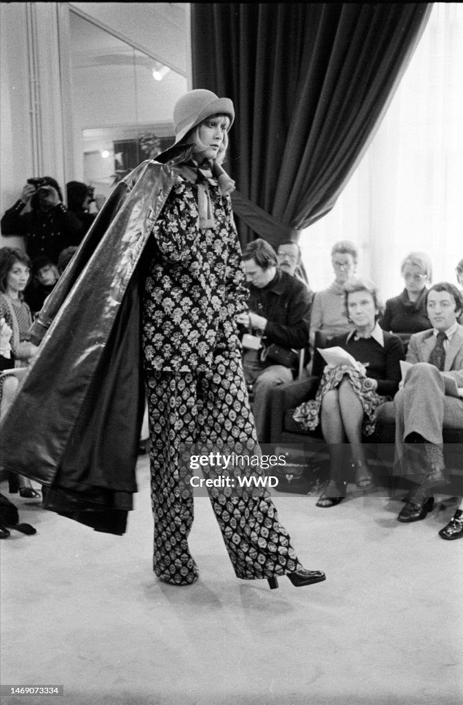 Model walks in Yves Saint Laurent's 1972 Fall/Winter Rive Gauche ...