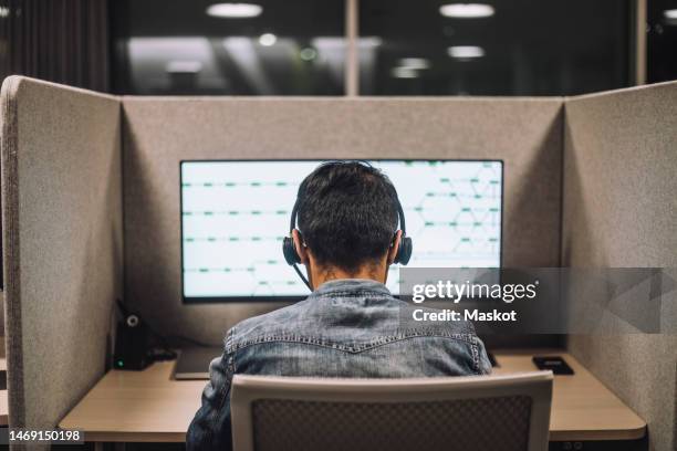 Call Center Computer Use Call Center Behind Computer Photos and Premium High Res Pictures ...