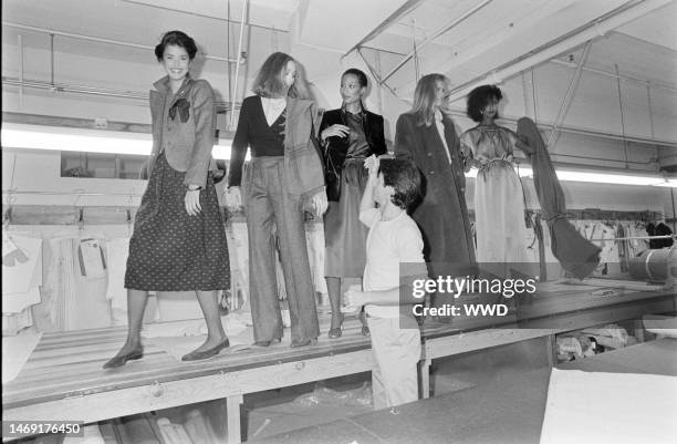 Designer Calvin Klein and models Janice Dickinson, Beverly Johnson, Alva Chinn and Patti Hansen