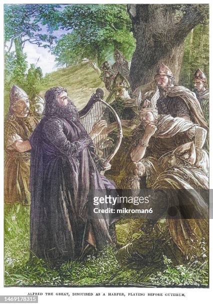 old engraved illustration of king alfred the great ( king of the west saxons and  anglo-saxons) as a harper, playing before guthrum - prince alfred of great britain fotografías e imágenes de stock