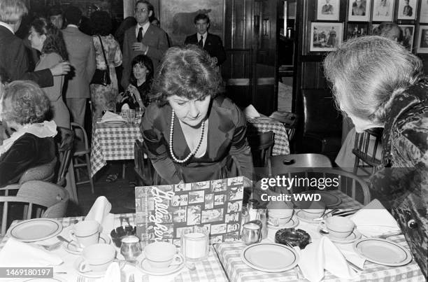 Maureen Stapleton attends a farewell party for outgoing New York City Mayor John Lindsay at Gallagher's in Manhattan on December 26, 1973.