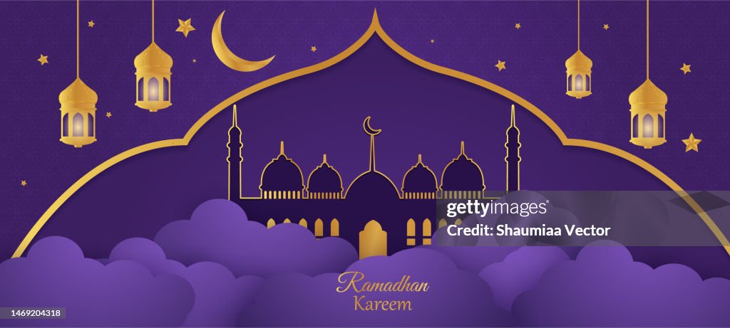 Mosquée islamique avec lune, étoiles, lanternes et nuages la nuit. Ramadan kareem message d’accueil modèle de bannière vectorielle