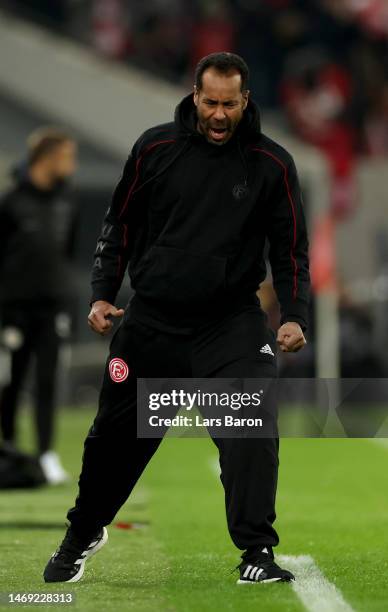 Head coach Daniel Thioune of Duesseldorf celebrates during the Second Bundesliga match between Fortuna Düsseldorf and Eintracht Braunschweig at...