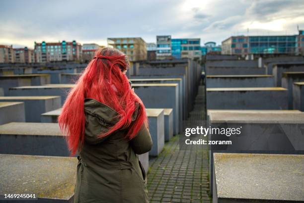 visiting the monument to the murdered jews in europe, berlin, germany - monument to the murdered jews of europe stock pictures, royalty-free photos & images