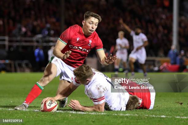 Joseph Woodward of England goes over to score their side's second try during the U20 Six Nations Rugby match between Wales and England at Stadiwm CSM...