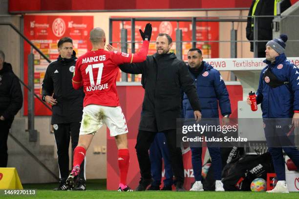 Ludovic Ajorque of 1.FSV Mainz 05 celebrates with Bo Svensson, Head Coach of 1.FSV Mainz 05, after scoring the team's third goal during the...