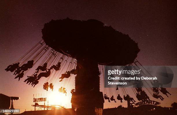 fair swings at sunset - columbia south carolina fotografías e imágenes de stock