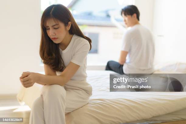 asian couple arguing in bedroom of the house. strained relationships between family members - reconciliation - fotografias e filmes do acervo