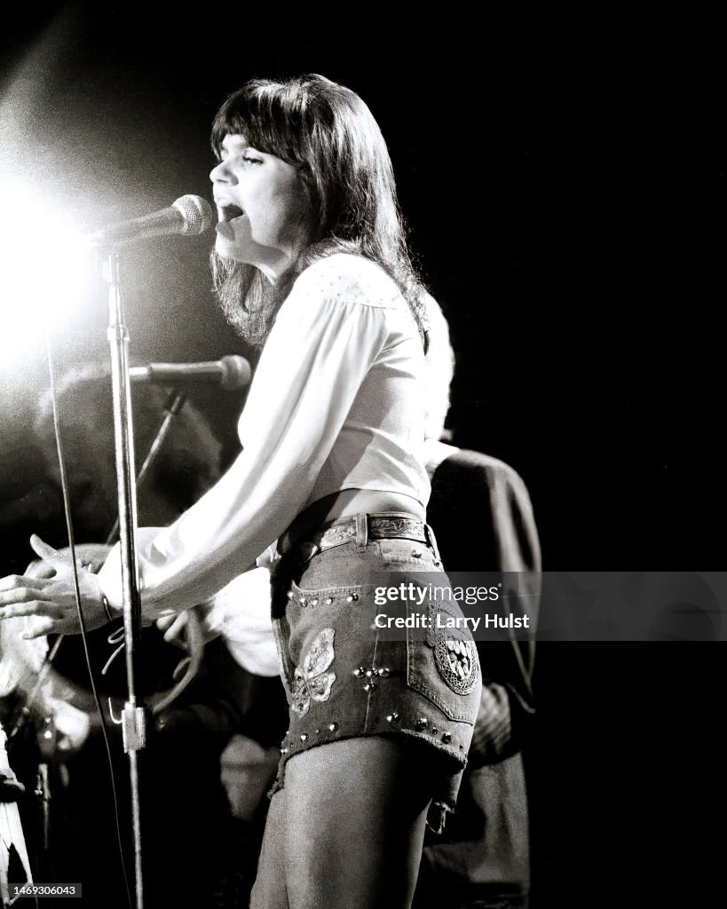 Linda Ronstadt Performs At The Freeborn Hall At The University Of linda-ronstadt-performs-at-the-freeborn-hall-at-the-university-of