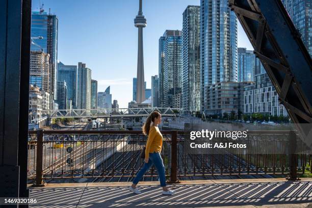 portrait of a woman walking in toronto. - travel and canada and fall stockfoto's en -beelden