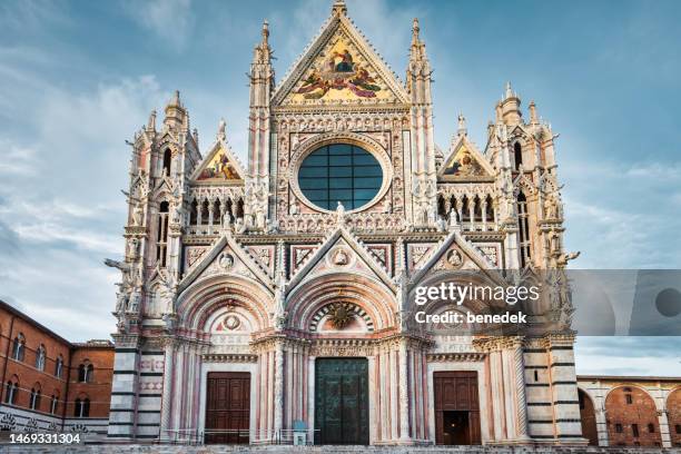 siena cathedral italy duomo front view - duomo-di-siena stock pictures, royalty-free photos & images