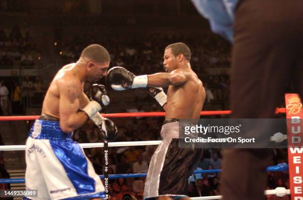 Sugar Shane Mosley, black trunks and Winky Wright, white trunks fight for the WBA, WBC, The Ring, and IBF light middleweight titles on March 13, 2004...
