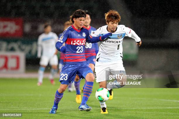 Makoto Rindo of Ventforet Kofu controls the ball against Takuro Yajima of Kawasaki Frontale during the J.League Yamazaki Nabisco Cup Group A match...