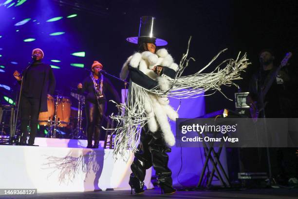 Badu Singer Erica Badu Photos and Premium High Res Pictures - Getty Images
