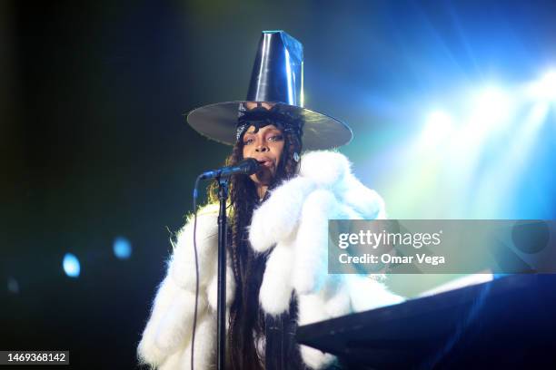 Badu Singer Erykah Badu Photos Photos and Premium High Res Pictures - Getty Images