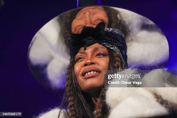 Badu Singer Erica Badu Photos and Premium High Res Pictures - Getty Images