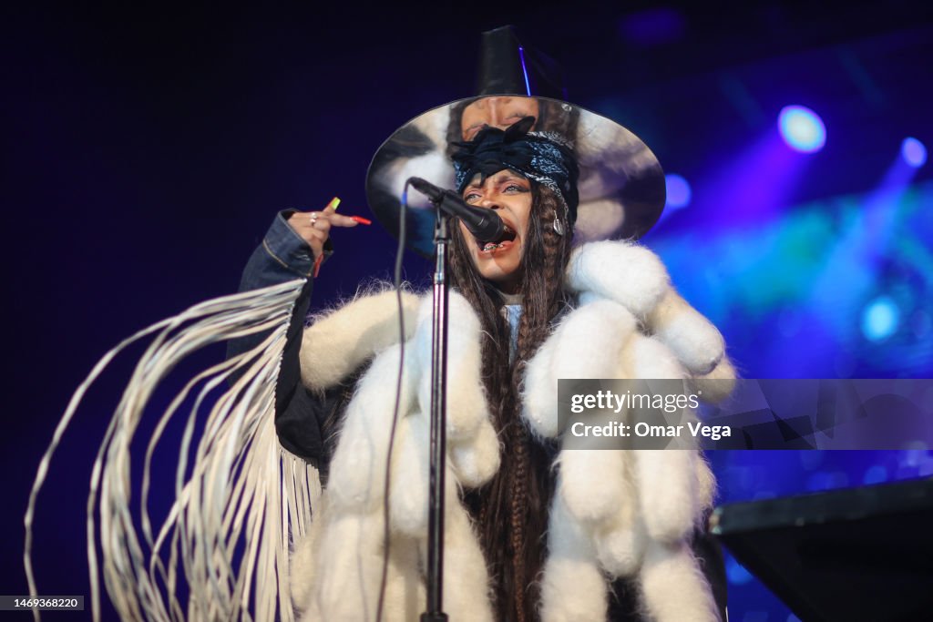 Badu Singer American singer-songwriter Erykah Badu performs on stage during... News ...