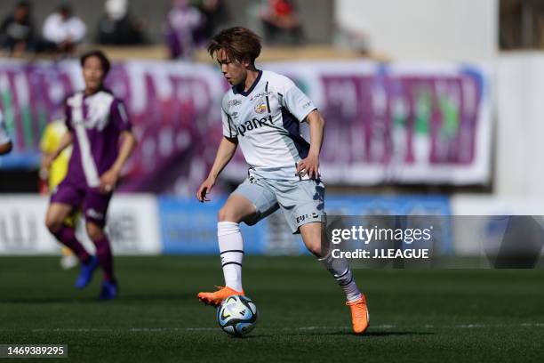 Ten MIYAGI of V-Varen Nagasaki in action during the J.LEAGUE Meiji Yasuda J2 2nd Sec. Match between Fujieda MYFC and V-Varen Nagasaki at Fujieda...