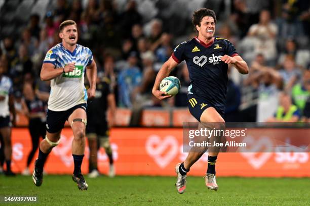 Martín Bogado of the Highlanders charges forward during the round one Super Rugby Pacific match between Highlanders and Blues at Forsyth Barr...