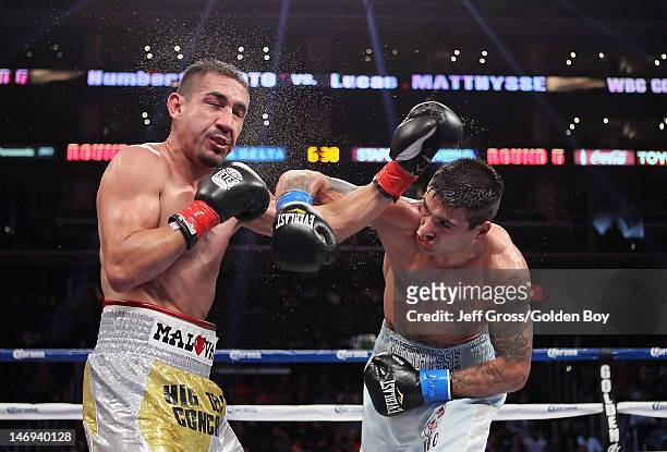 Lucas Matthysse of Argentina lands a right hand to the head of Humberto Soto of Mexico during their WBC Continental Americas Super Lightweight title...