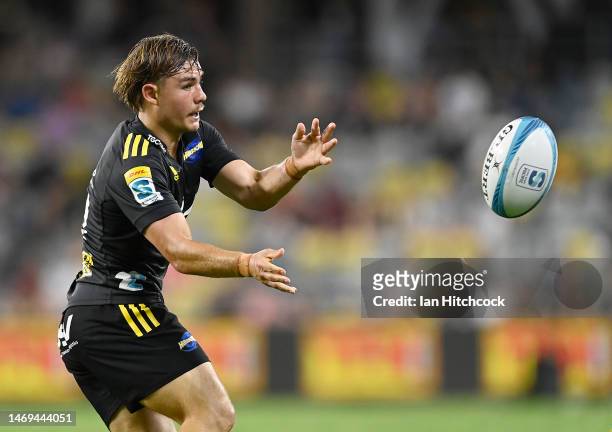 Aidan Morgan of the Hurricanes passes the ball during the round one Super Rugby Pacific match between Queensland Reds and Hurricanes at Queensland...