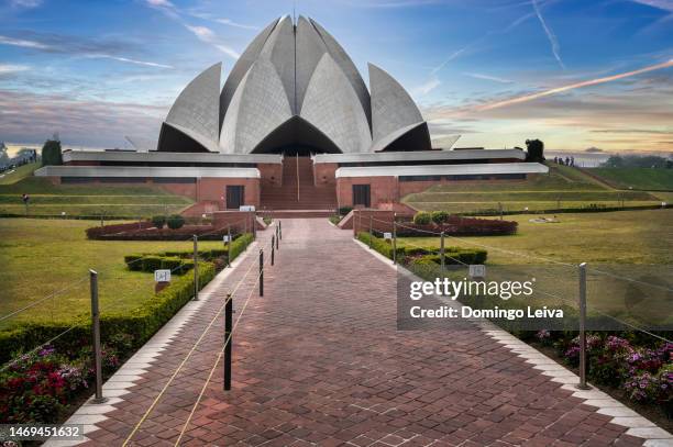 the lotus temple, new delhi, india - bahai stockfoto's en -beelden