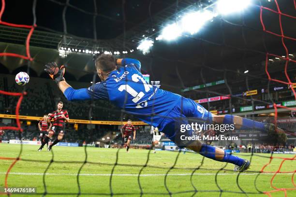 Morgan Schneiderlin of the Wanderers scores a penalty past Filip Kurto of the Bulls during the round 18 A-League Men's match between Western Sydney...