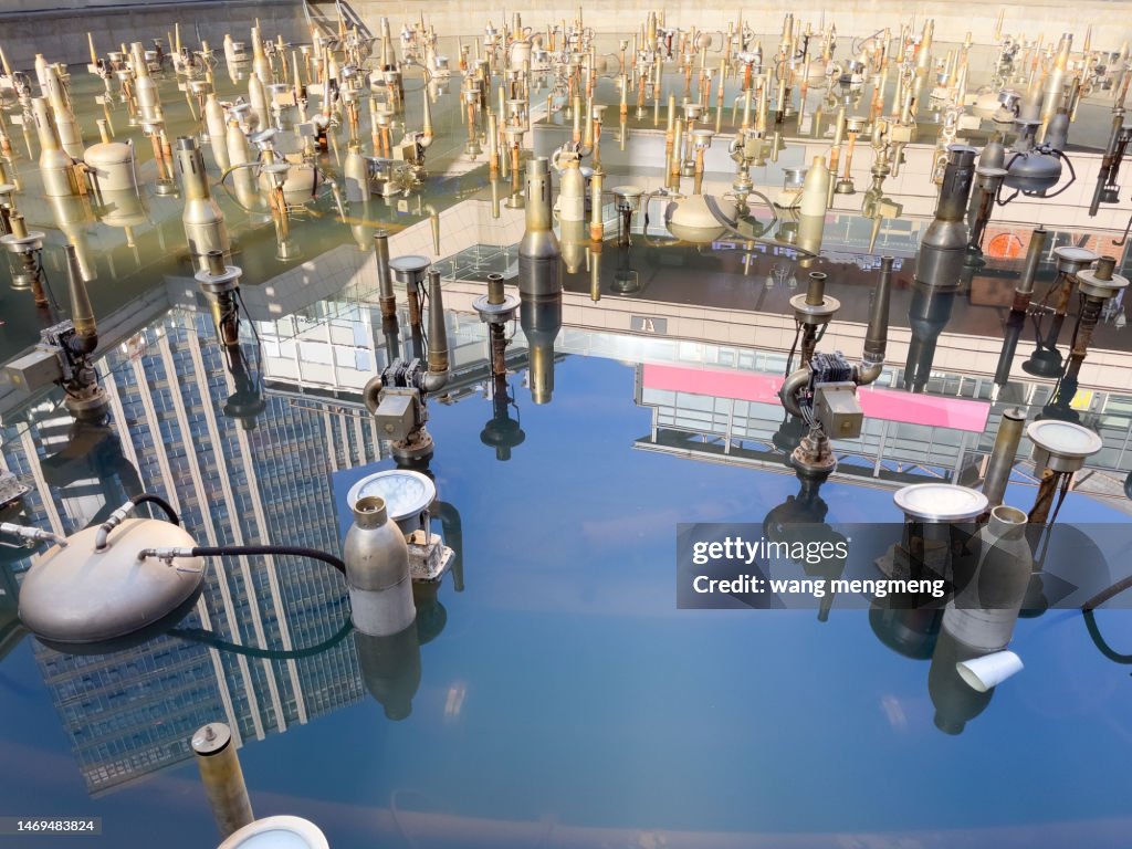 Dry fountain pool
