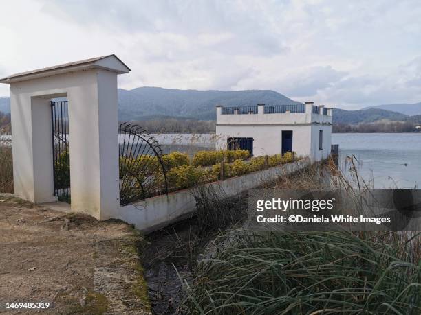 fishing house (pesquera) at lake of banyoles (estany de banyoles). girona, in northeastern catalonia, spain - banyoles stock-fotos und bilder