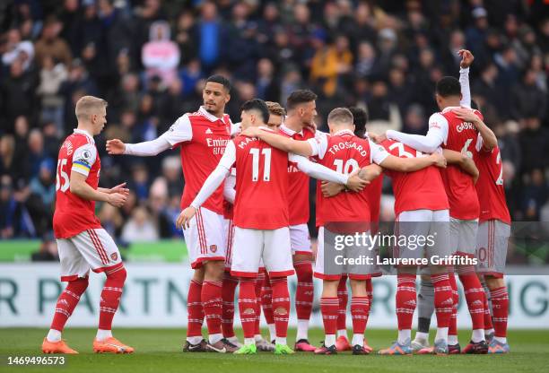 Arsenal FC huddle as Oleksandr Zinchenko of Arsenal wears the captains armband to indicate peace and sympathy with Ukraine one year on prior to the...