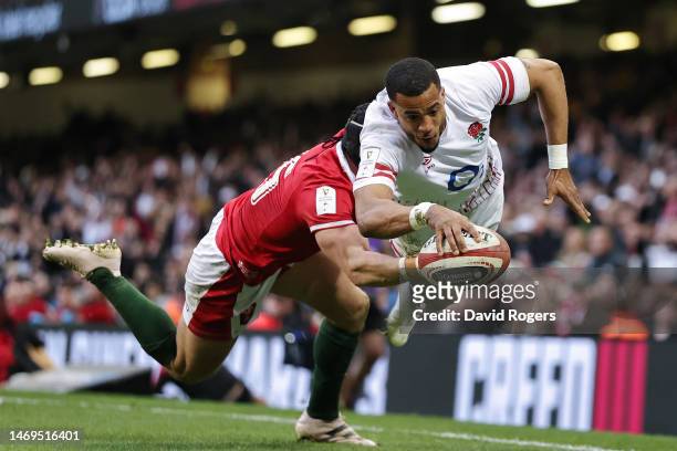 Anthony Watson of England scores their side's first try whilst under pressure from Leigh Halfpenny of Wales during the Six Nations Rugby match...