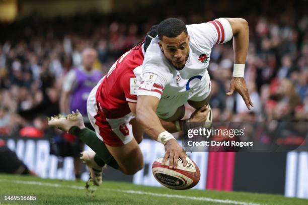 Anthony Watson of England scores their side's first try whilst under pressure from Leigh Halfpenny of Wales during the Six Nations Rugby match...