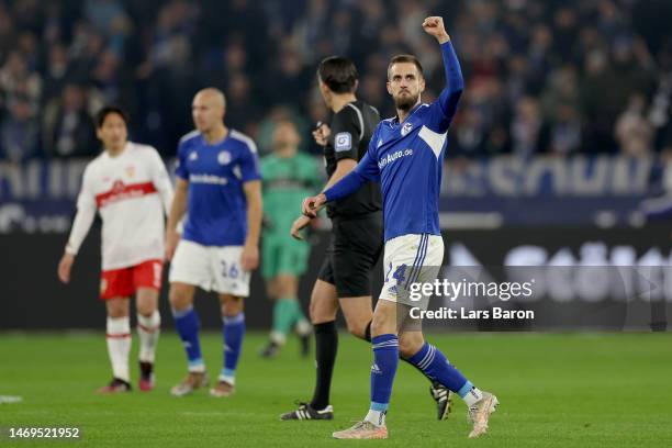 Dominick Drexler of FC Schalke 04 celebrates after scoring the team's first goal during the Bundesliga match between FC Schalke 04 and VfB Stuttgart...